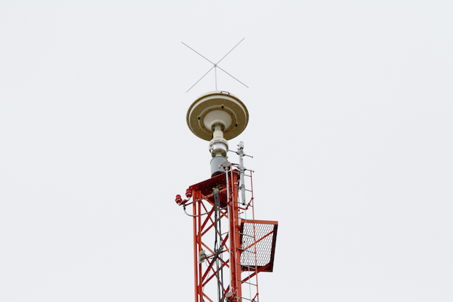 Antena encargada de monitorear el Espectro Radioeléctrico Antena encargada de monitorear el Espectro Radioeléctrico