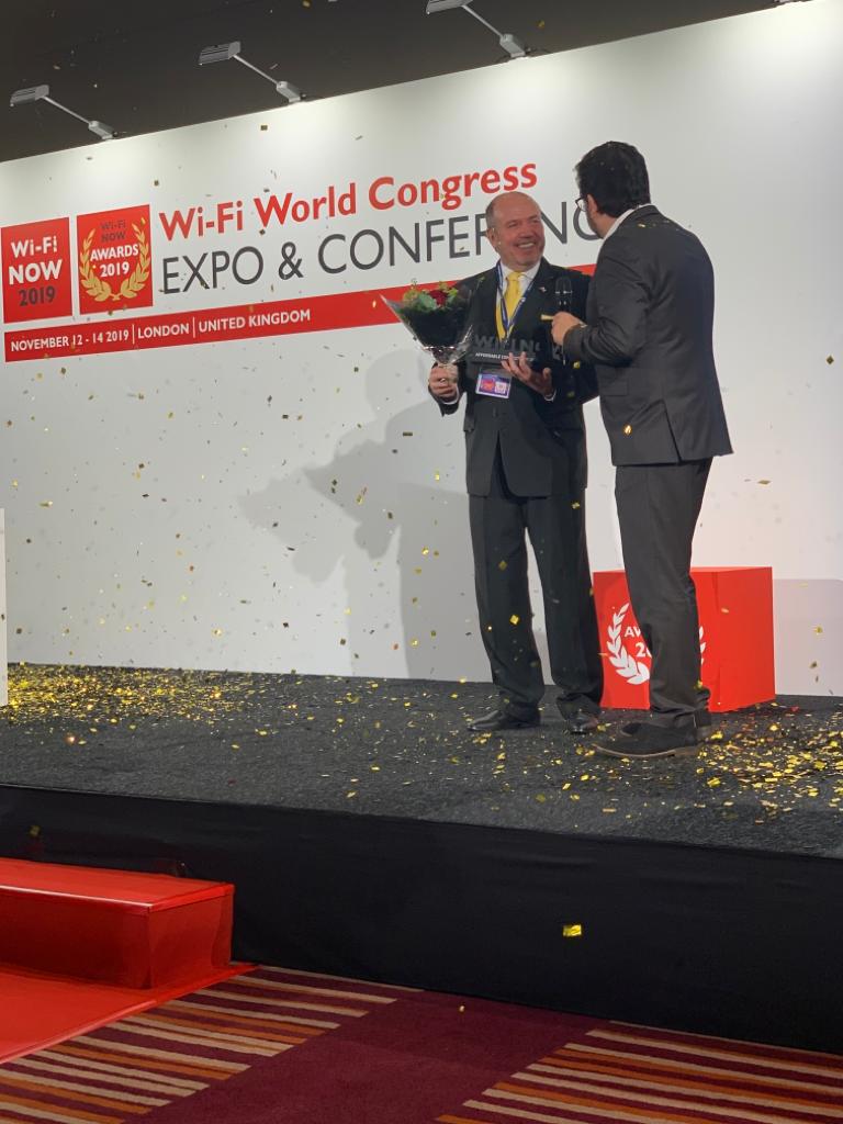 Embajador de Costa Rica en Inglaterra recoje premio a programa Espacios Públicos Conectados